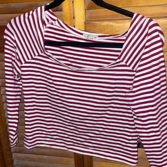 Red and white lined crop top - Picture 1 of 1